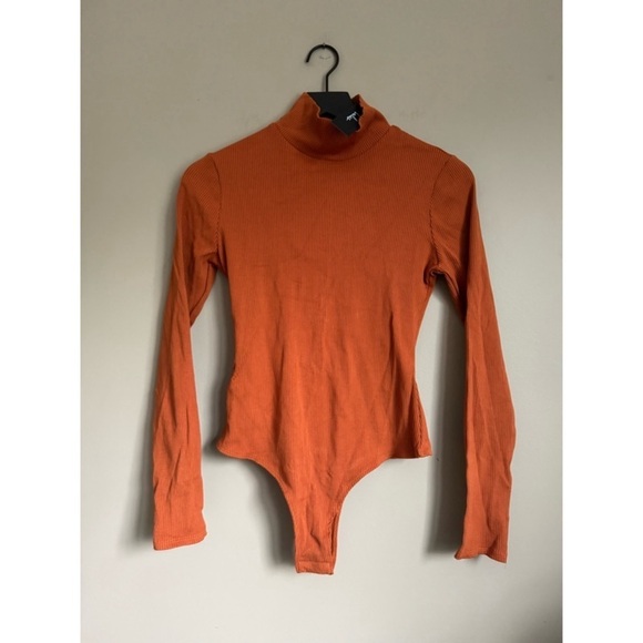 NEW LULU’S Wilde Ribbed Long-Sleeve Mockneck Bodysuit in Rust Orange - Picture 2 of 2
